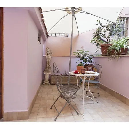 Ivy Apartment *